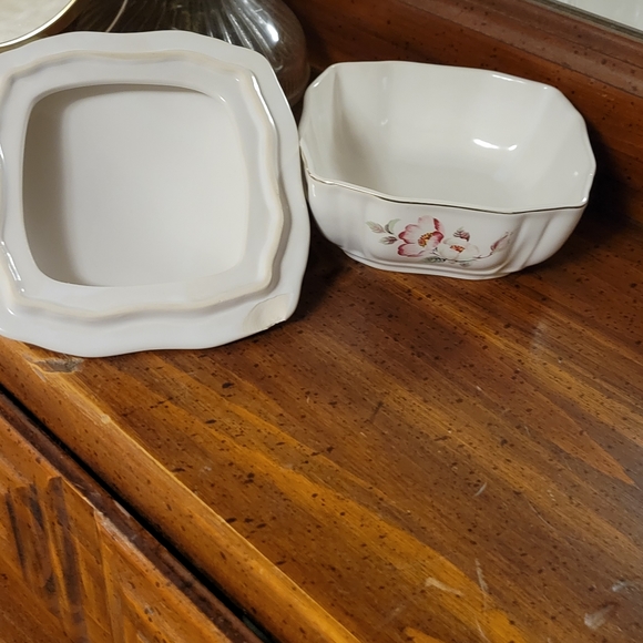 Vintage Vanity Set with antique mirror and complimenting trinket dish. - Picture 8 of 9